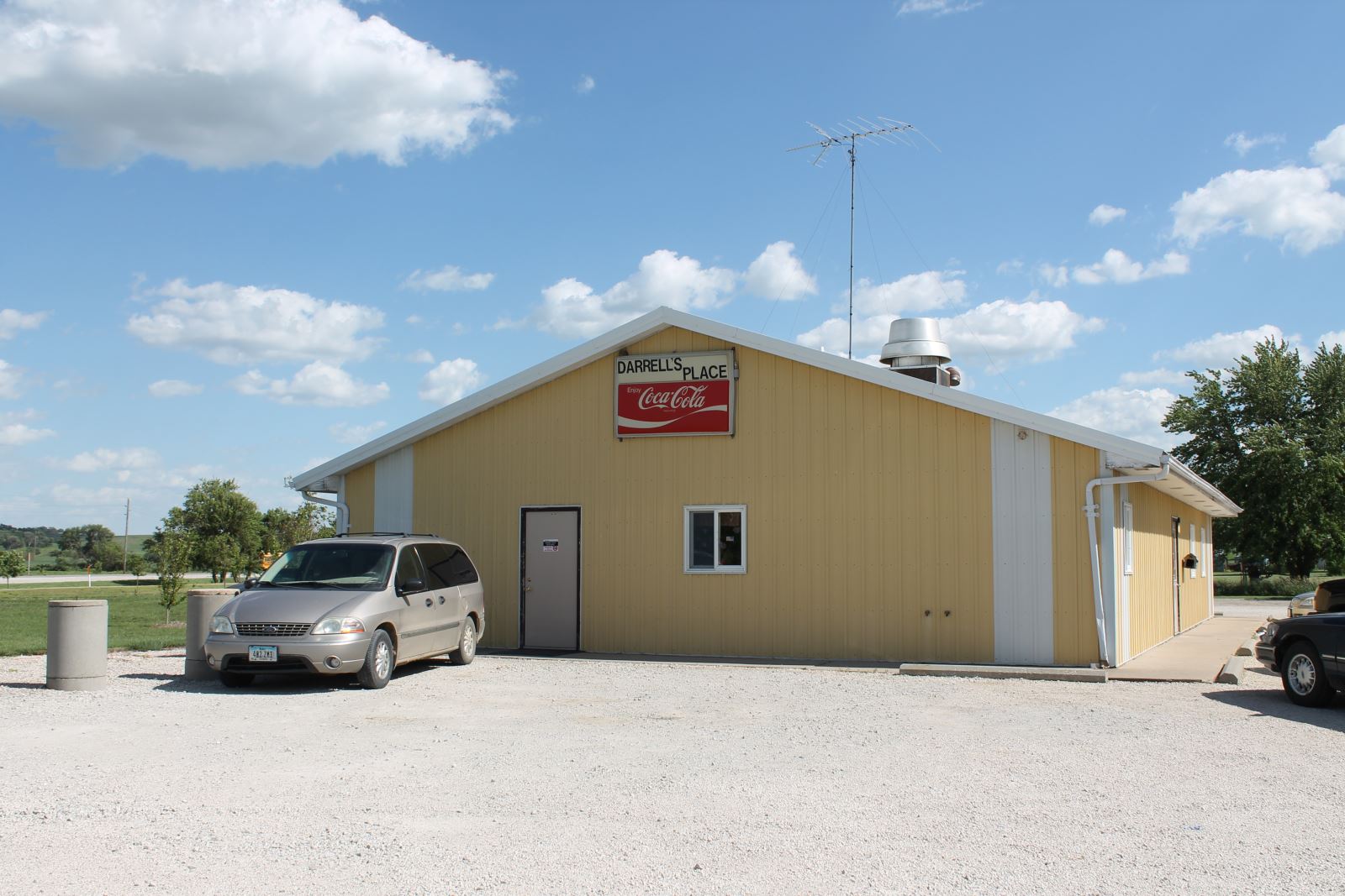 Darrell's Place Is An Old School, Rural Restaurant In Iowa That Serves